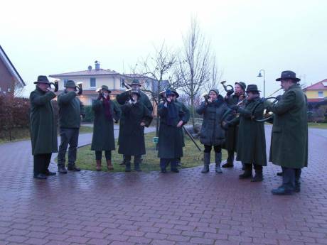 Foto Tine Lütchens: Eröffnung des Wintermarsches2017 durch die Jagdhornbläsergruppe 