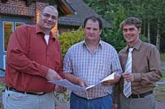Sie stellten das Projekt vor (v.l.): Ralph von der Weiden-Embers, Landwirt Andreas Lühr und Sebastian Averdung.